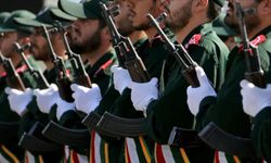 Devrim Muhafızları: İsrail dursa da biz durmayacağız