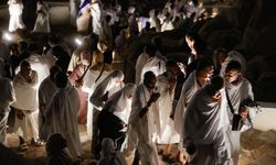 Hacılar, Arafat'ta dua ve ibadet için toplandı