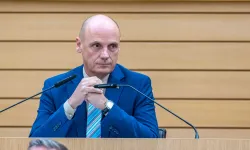 Almanya'da oy pusulasına 'gamalı haç' çizen Daniel Born istifa etti