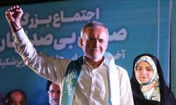 Aracına su katılmış benzin koyulan Pezeşkiyan taksiye bindi