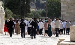 İsrailliler, ordunun himayesinde 2 Filistinliyi yaraladı