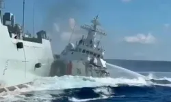 Çin'e ait 2 gemi, Güney Çin Denizi'nde çarpıştı