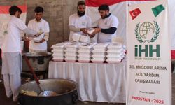 İHH'dan Pakistan'daki sel mağdurlarına yardım