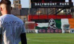 İrlanda'da futbolcular, İsrail'in öldürdüğü 'Filistinli Pele'yi andı