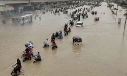 Pakistan'da seller en az 194 kişinin ölümüne sebep oldu