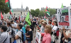 Paris'te Gazze'ye destek gösterisi düzenlendi