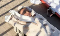 Gazze'de 7 aylık bebek annesinin kucağında öldürüldü