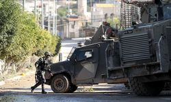 İsrail askerleri, Filistinli çocuğa askeri araçla çarptı