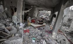 Gazze’de aileler yıkılma tehlikesi olan evlere sığınıyor