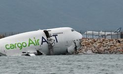 Hong Kong Havalimanı'nda kargo uçağı pistten çıktı: 2 ölü