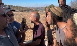 İsrailliler, Filistinli çiftçilerin zeytin hasadına engel oldu