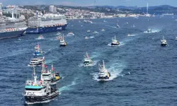 İstanbul Boğazı'ndan Özgürlük Filosu'na destek