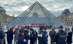 Louvre Müzesi'nde yeni güvenlik tedbirleri alındı