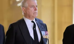 Pedofili skandalı sonrası Andrew’un arması Windsor Kalesi’nden indirildi