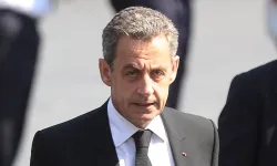 Sarkozy 5 yıllık hapis cezasını çekmek üzere cezaevine girdi