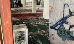 Cakarta’da camiye saldırı: Haçlı ve Tarrant yazıları