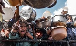 Gazze'de açlık sürüyor: Yardım tırları yetersiz