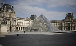 Louvre Müzesi'nde güvenlik skandalı: Şifre 'LOUVRE' çıktı