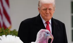 Trump, geleneksel törende iki hindiyi affetti