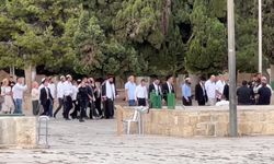 Aksa'da 'Hanuka' provokasyonu: Yüzlerce fanatik polis korumasında ayin yaptı