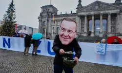 Almanya'da öğrenciler 'zorunluğu askerliğe' isyan etti