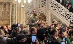 Şara, devrimin yıl dönümünde Emevi Camii'nde namaz kıldırdı