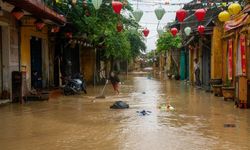 Muson yağmurları Asya'yı yuttu: Can kaybı 1200'e dayandı