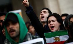 İran'da can kaybı 2 bin 677'ye yükseldi