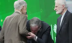 Erakçi'nin elini öptüğü o isim: Profesör Cemşid Mümtaz