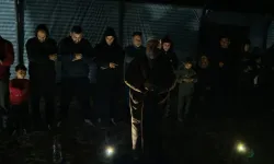 Sarı Hattın gölgesinde teravih: Gazze'de enkazda ibadet