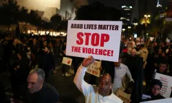 Tel Aviv'de dev protesto: 40 bin Filistinli organize suçlara karşı yürüdü