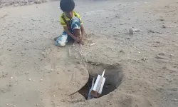 Yemenli çocuktan hayran bırakan karton roketler