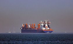 Hürmüz Boğazı'nda gemiye füze saldırısı: Trafik %90 düştü