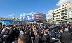 İran halkı bombardımana rağmen meydanları boşaltmıyor