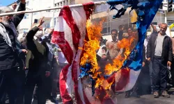 İran’da 'İkinci Devrim' korkusu: Savaş ideolojiyi diriltiyor