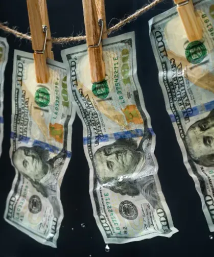 Trump'ın kararı piyasaları vurdu: Dolar ve petrol düştü