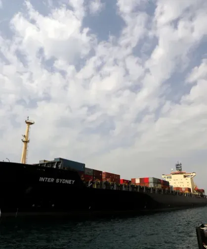 Şehit Beheşti Limanı'ndan dumanlar yükseliyor