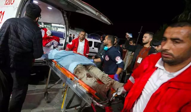 İsrail saldırılarında Gazze'de yaralanan 53 kişi, tedavileri için Tunus'a getirildi