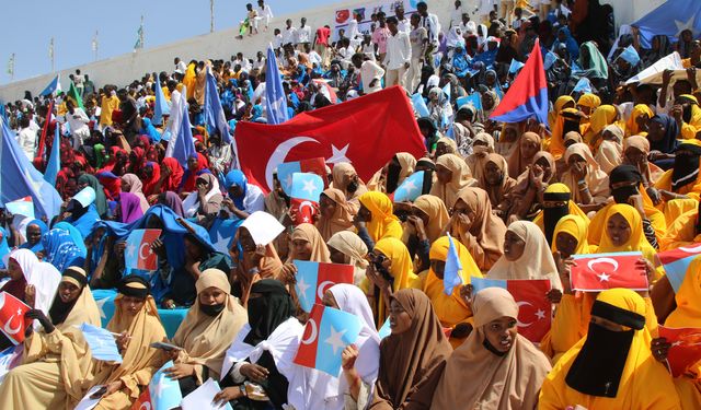 Somalililer, Türkiye ile savunma anlaşmasını destekleyen gösteri düzenledi