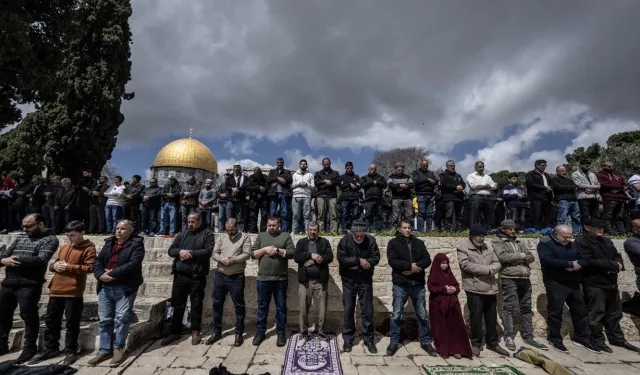 125 bin Filistinli cuma namazını Mescid-i Aksa'da kıldı