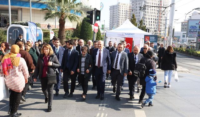 Saadet Partisi İBB Başkan adayı Aydın, seçim çalışmalarını Güngören'de sürdürdü