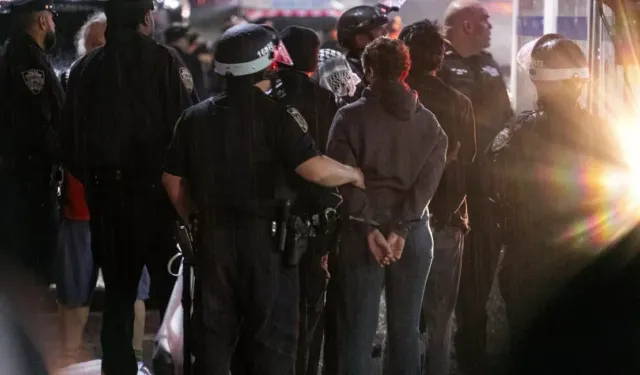 California Üniversitesi'ndeki protestolara polis müdahalesi bekleniyor