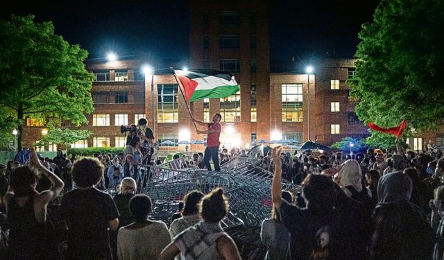 Oxford ve Cambridge öğrencileri de Filistin'e destek gösterilerine katıldı