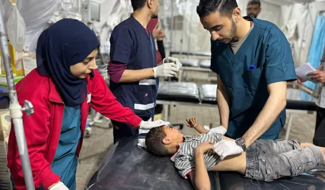 İsrail'in Refah'a düzenlediği saldırılarda 8'i çocuk 26 Filistinli yaşamını yitirdi