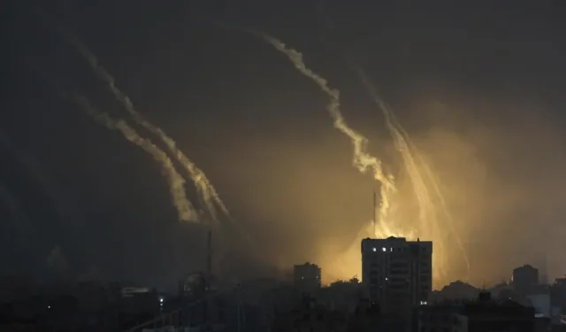 Katar, BAE ve Ürdün'le Gazze'de ateşkesi sağlama yollarını görüştü