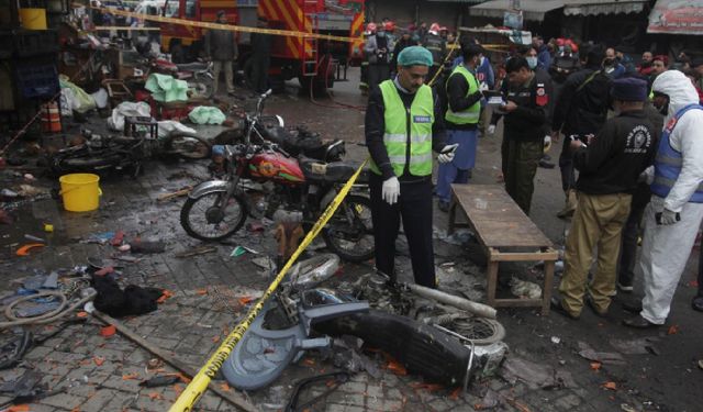 Pakistan'da el yapımı patlayıcıyla düzenlenen saldırıda 3 kişi öldü