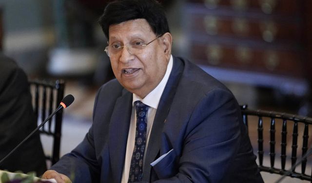Eski Bangladeş Dışişleri Bakanı, pasaportlarından "İsrail istisnasının" kaldırılmasını esefle andı