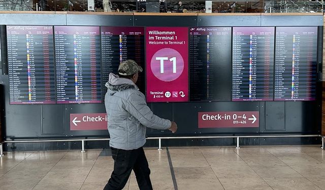 Almanya'da küresel iletişim kesintisi nedeniyle uçuşlar yapılamıyor
