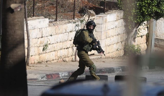 İsrail askerleri, Batı Şeria'da 1'i ağır 2 Filistinliyi yaraladı