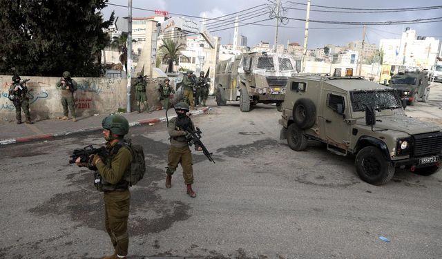 İsrail'in Batı Şeria'da düzenlediği baskınlarda en az 14 Filistinli gözaltına alındı